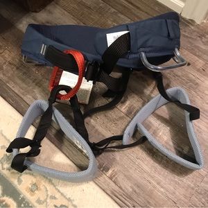 Women’s Medium Black Diamond Momentum Climbing Harness NWT